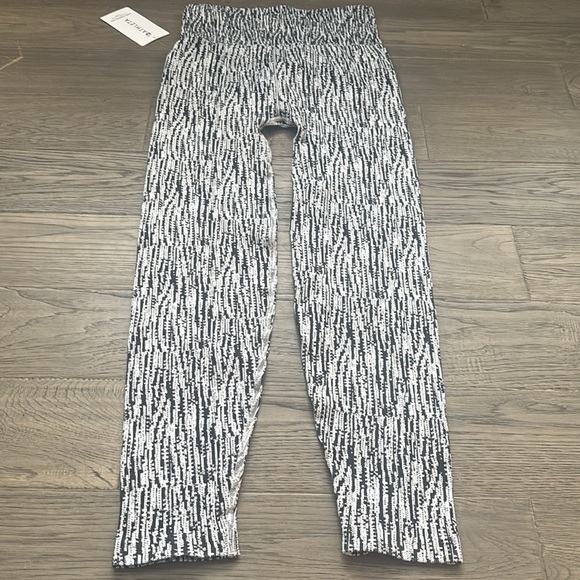 Athleta |  Black & White Flurry Elemental Base Layer Tights Pants Size Medium - Picture 11 of 13